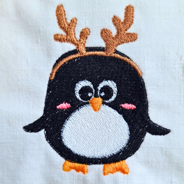 Motif de broderie machine pingouin et son serre-tête de renne – 4 tailles