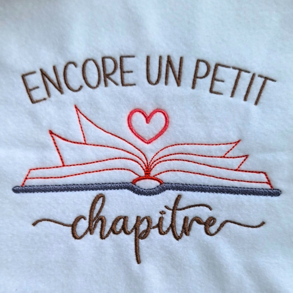 Encore un petit chapitre - Motif de broderie machine 3 tailles – Image 2